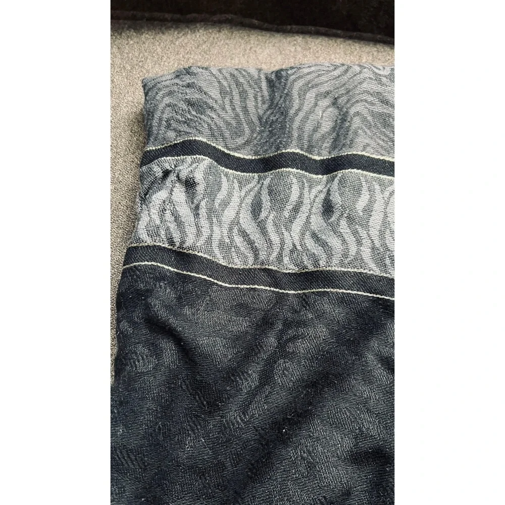 Unbranded Pashmina Scarf Women OS Black Grey Animal Print Metallic Fringed Wrap